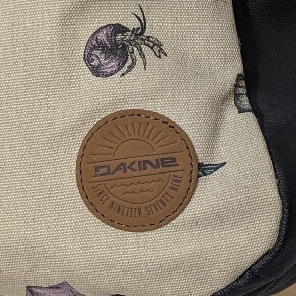 Dakine Rockaway Crossbody Messenger Bag Convertible Backpack - Picture 8 of 10